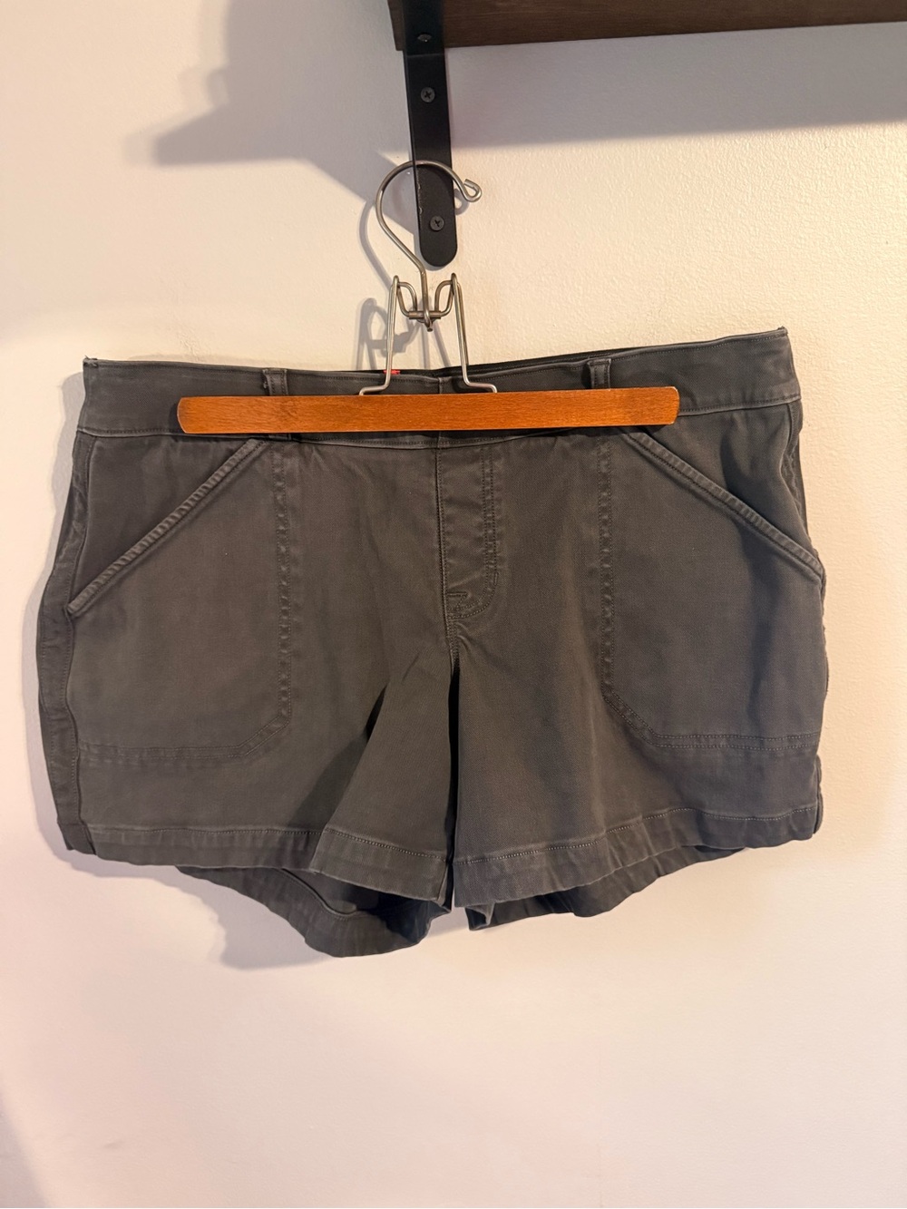 Spanx Women’s Black Twill Casual Stretch Pocket Shorts size XL